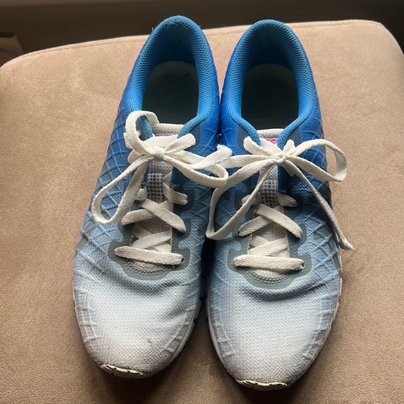 ASICS running shoe - Picture 1 of 4